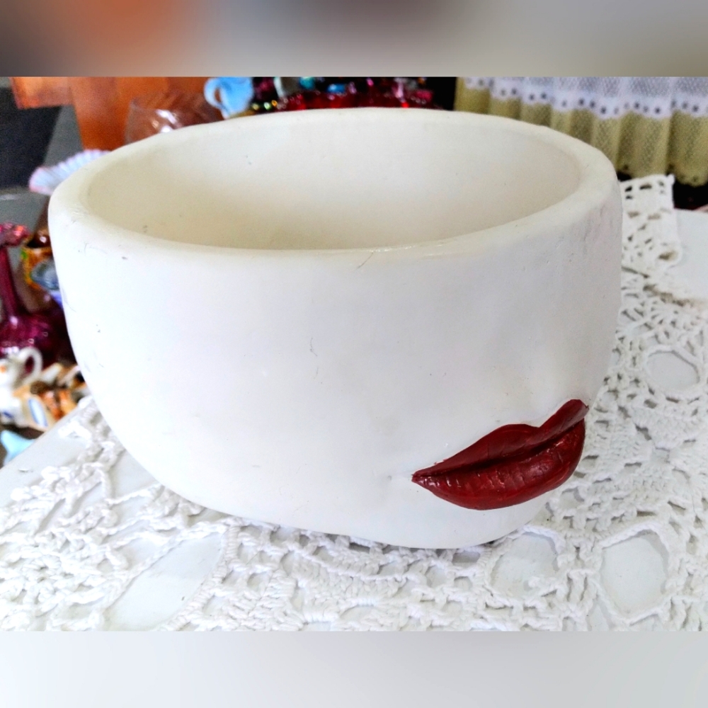 Elegant White Ceramic Lip Vase Decorative Dish